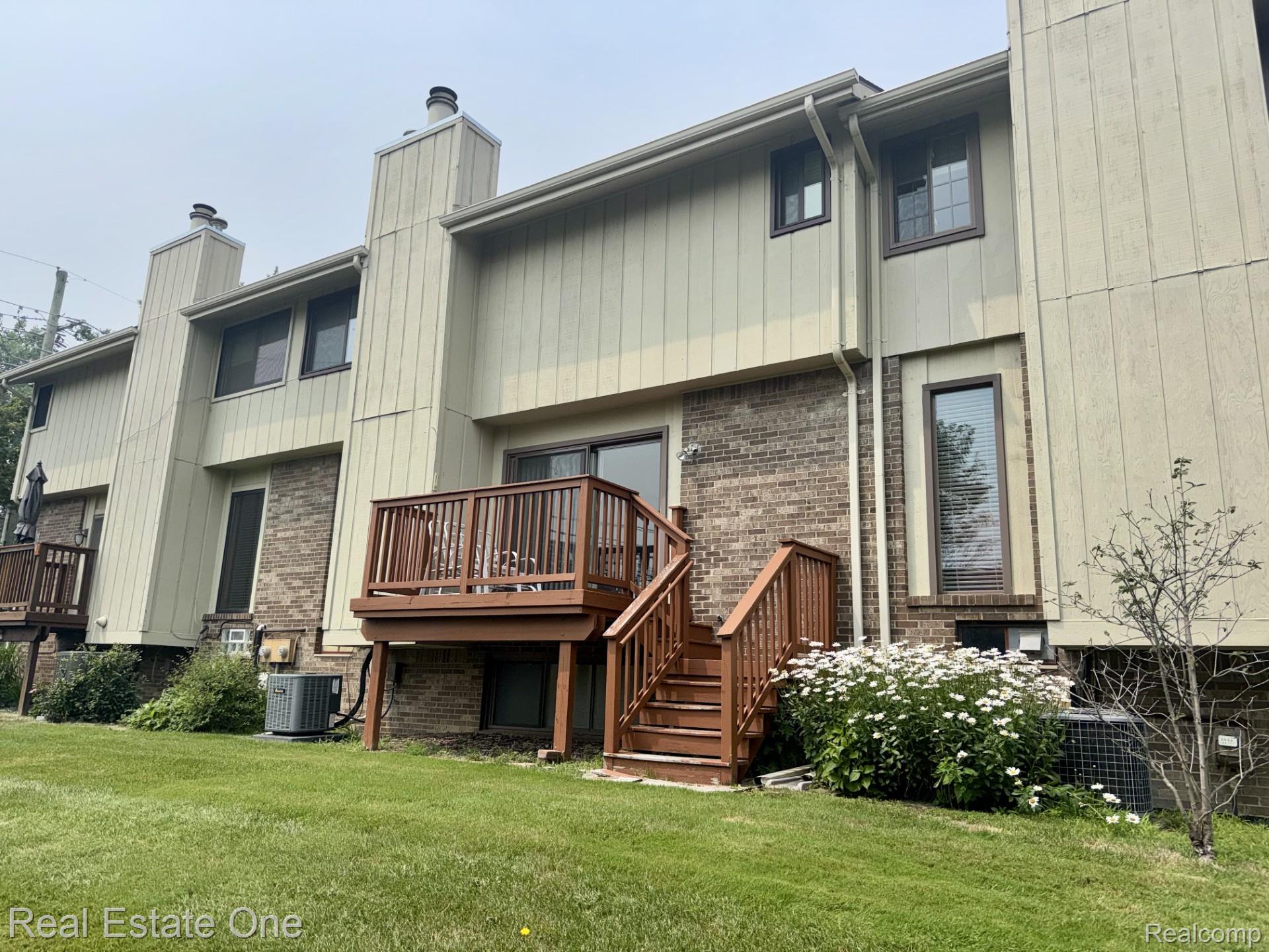 2963 Meadowbrook Drive