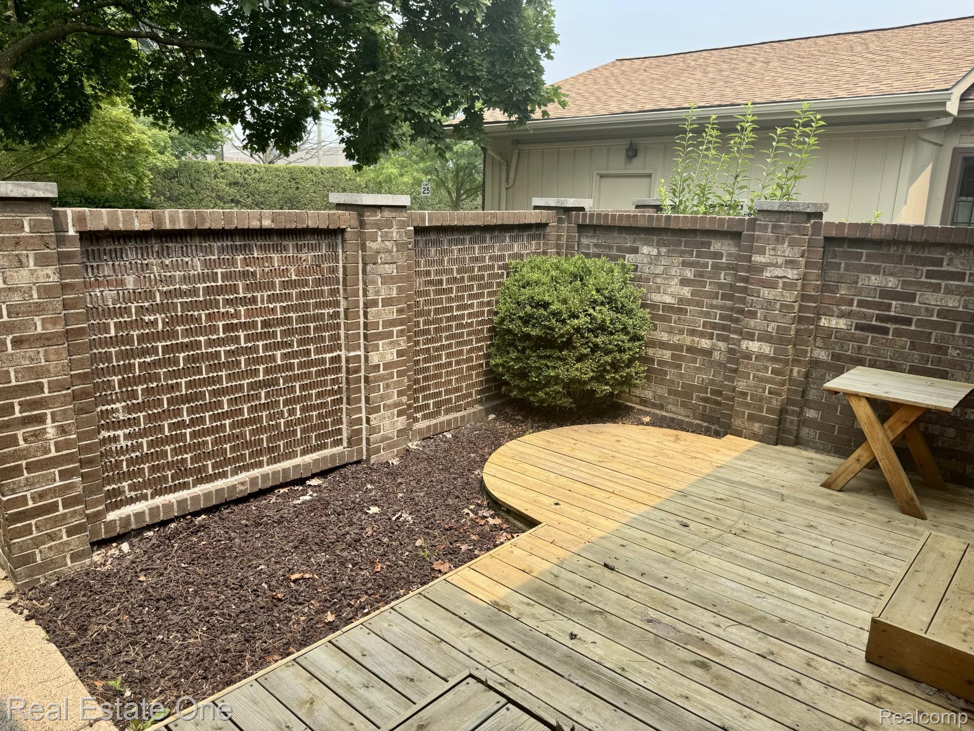 2963 Meadowbrook Drive