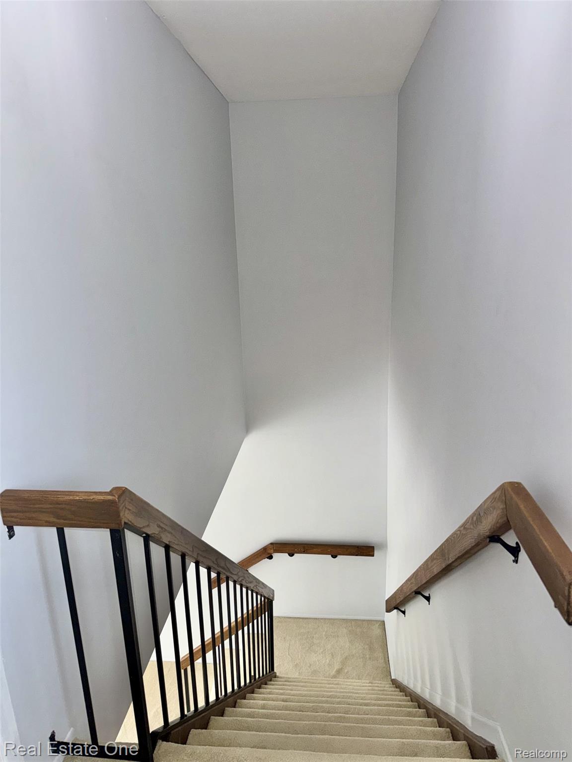 2963 Meadowbrook Drive