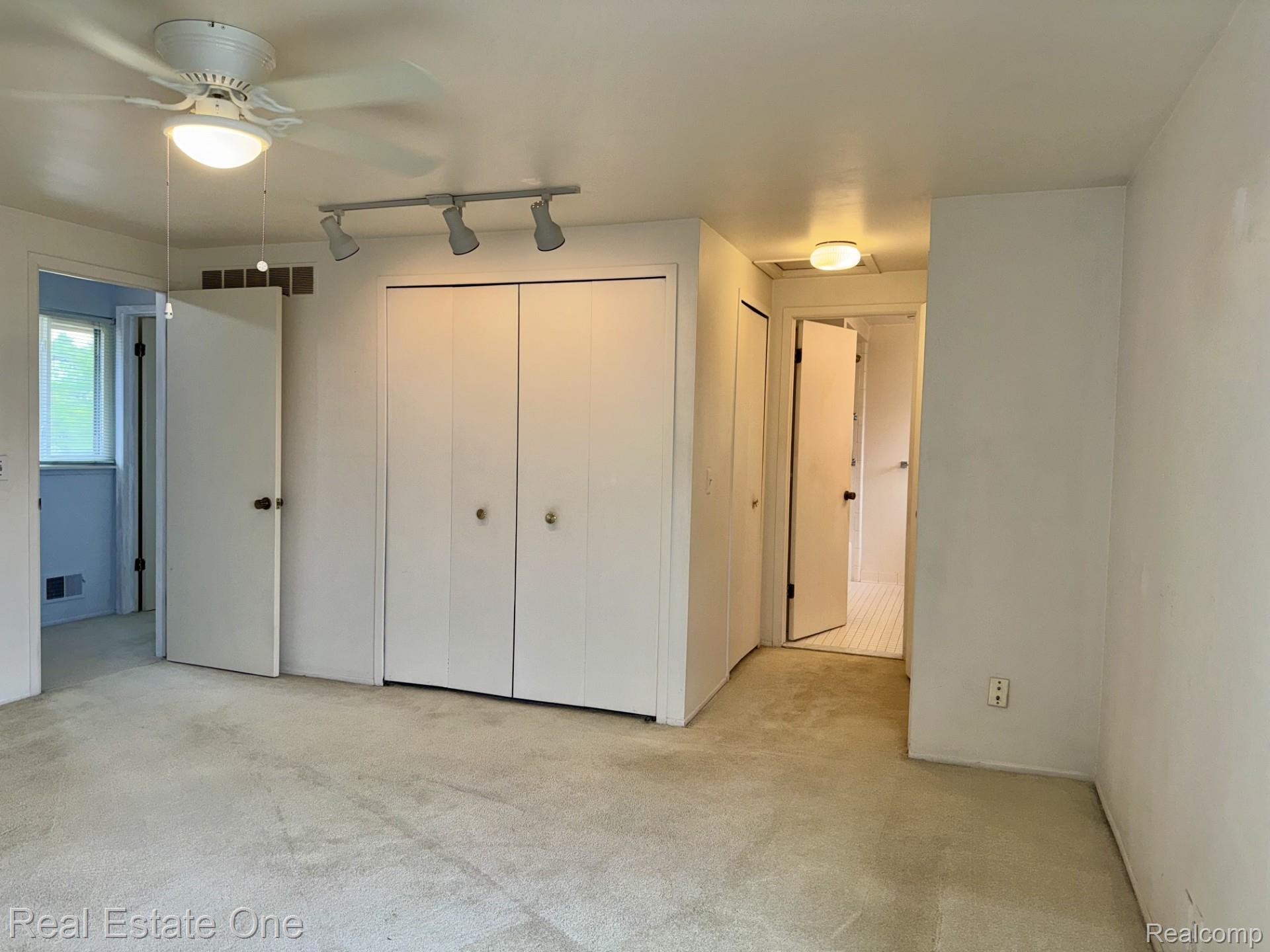 2963 Meadowbrook Drive