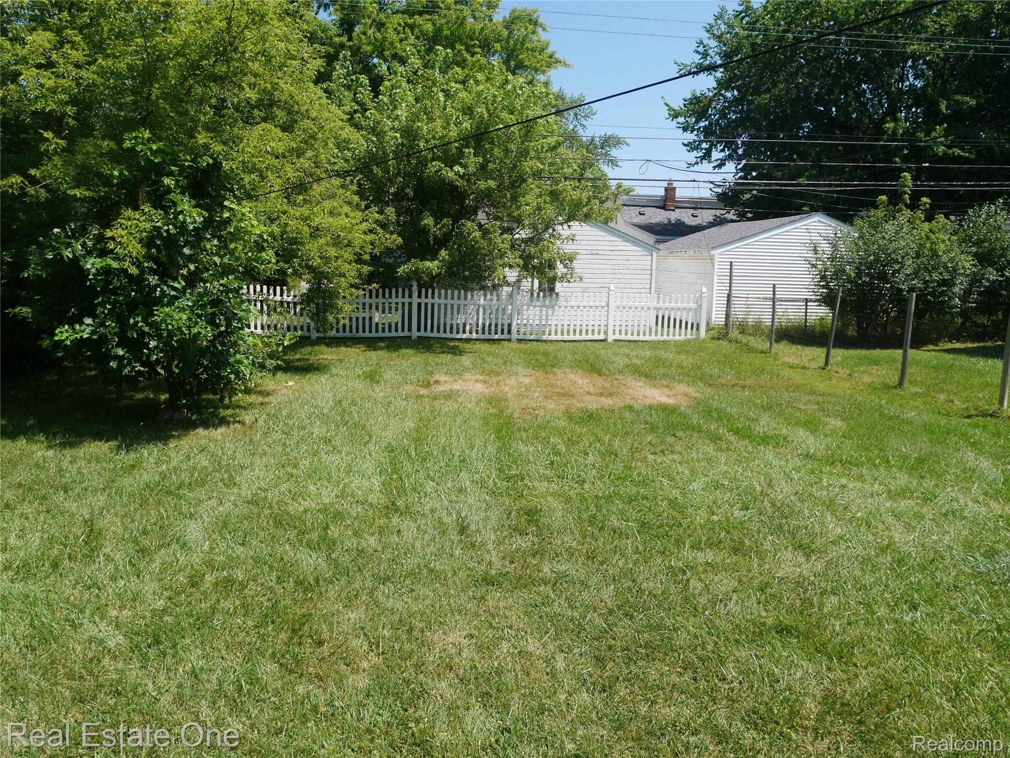 3876 GREENFIELD Road