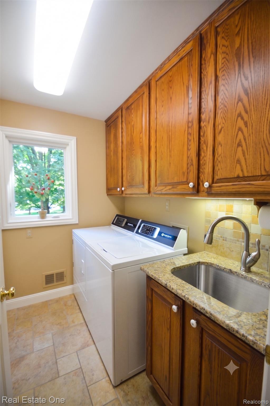 1793 Skyline Drive