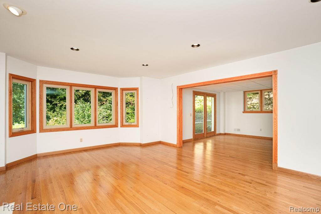 4586 Klais Drive