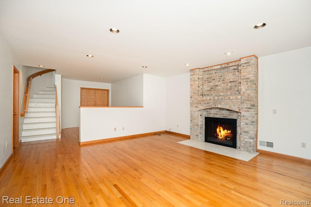 4586 Klais Drive