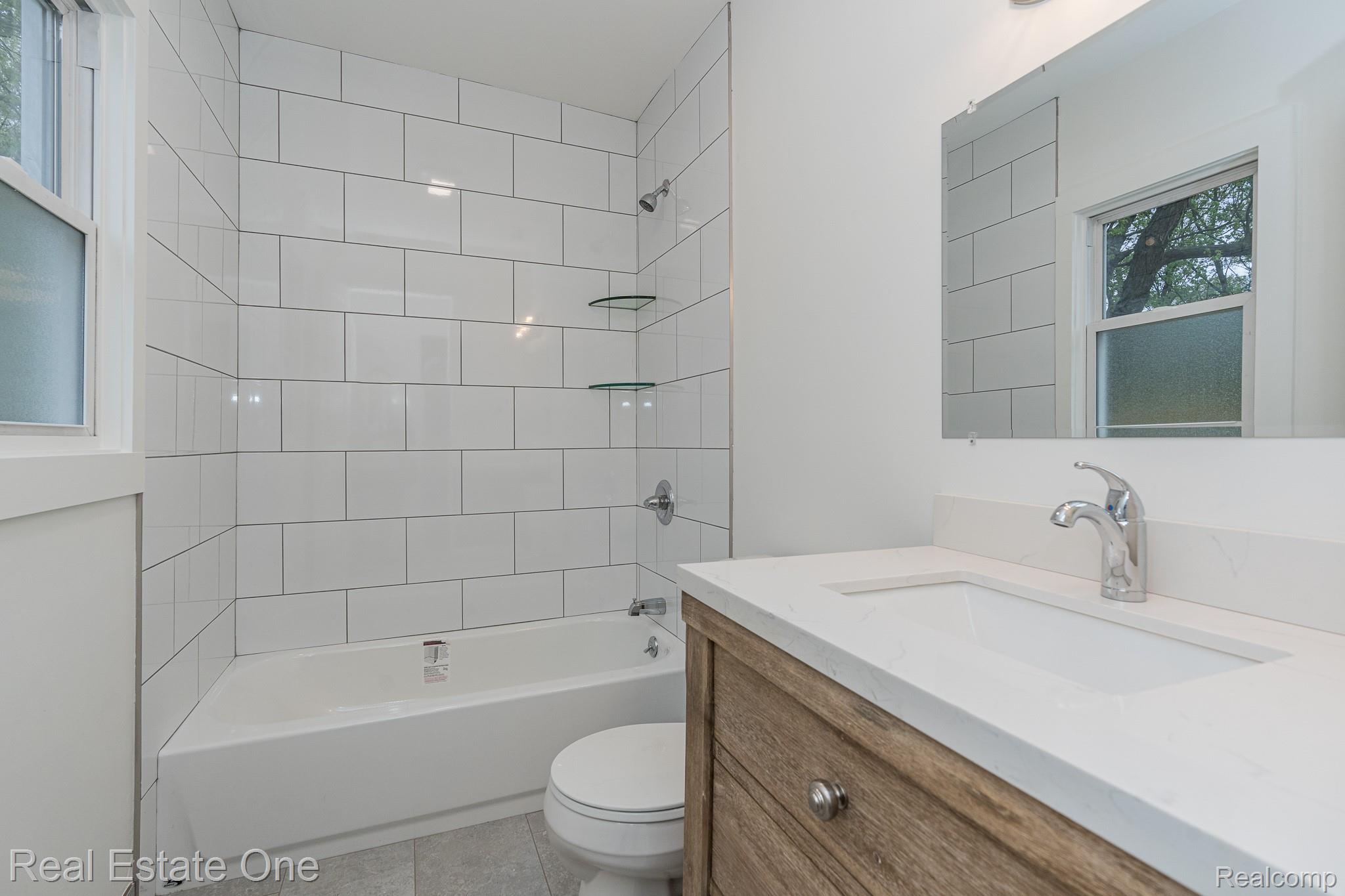 2388 W Auburn Road