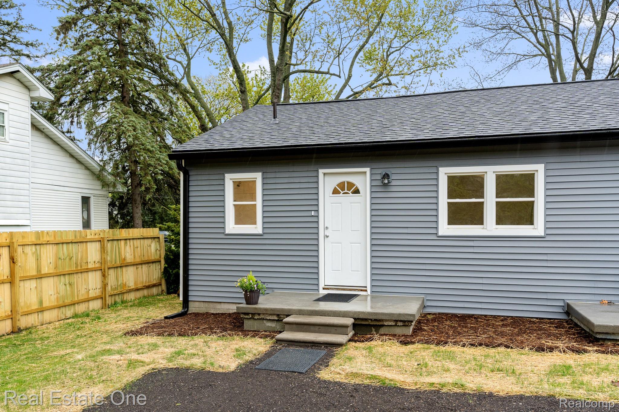 2388 W Auburn Road