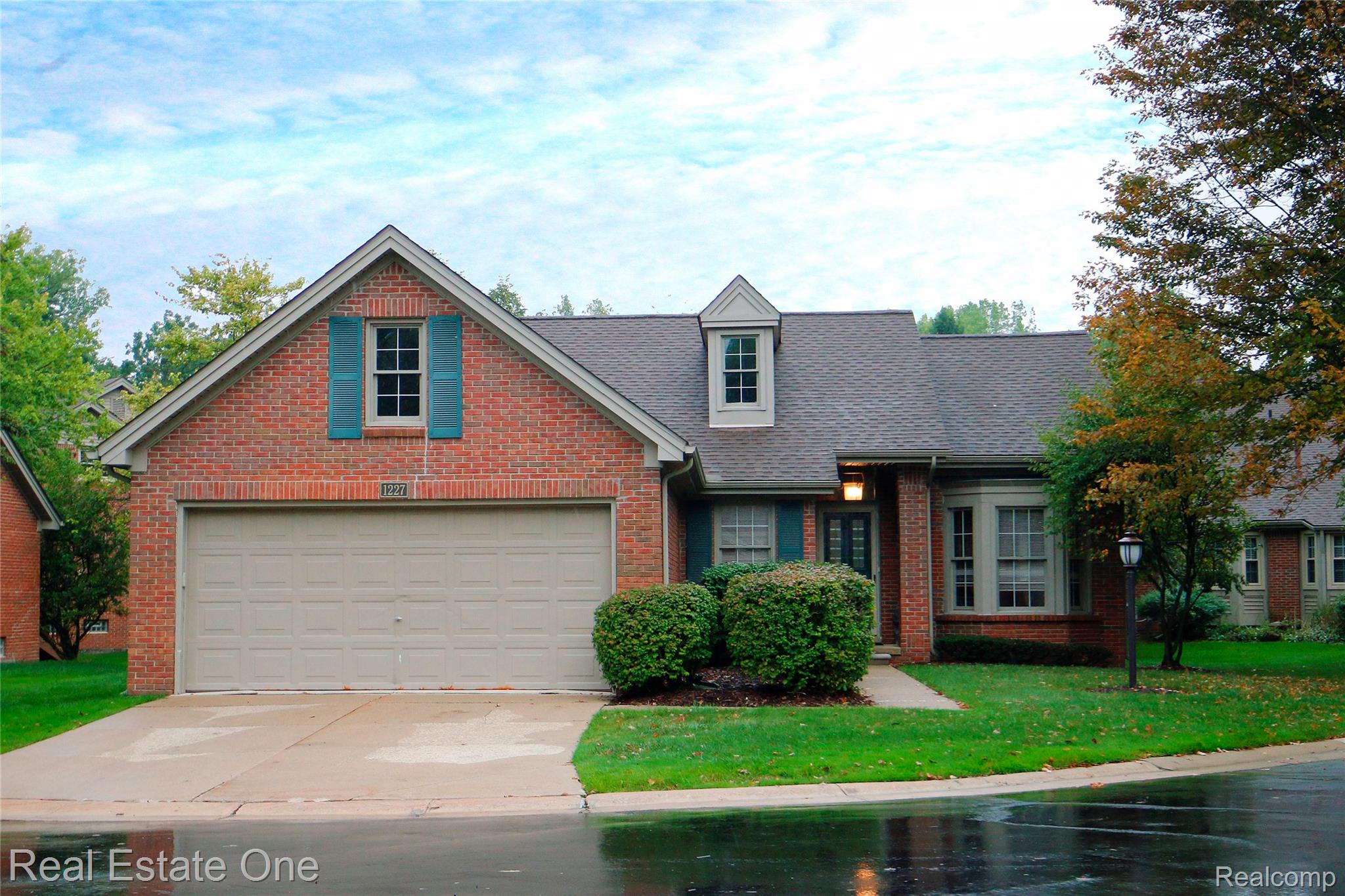 1227 Valley Circle Rochester Hills City Oakland MICHIGAN