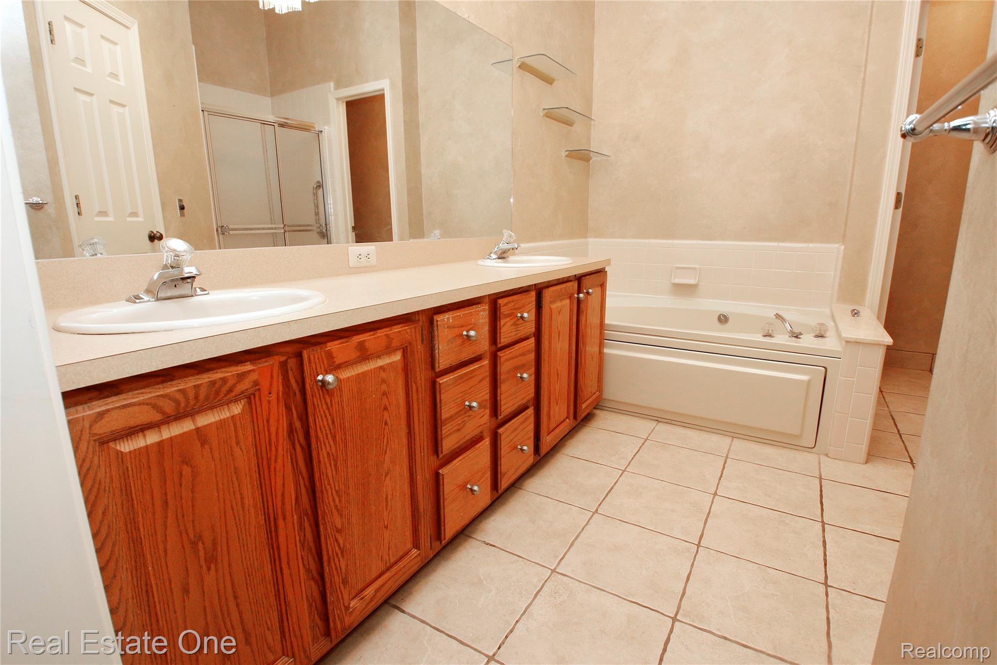 1227 Valley Circle