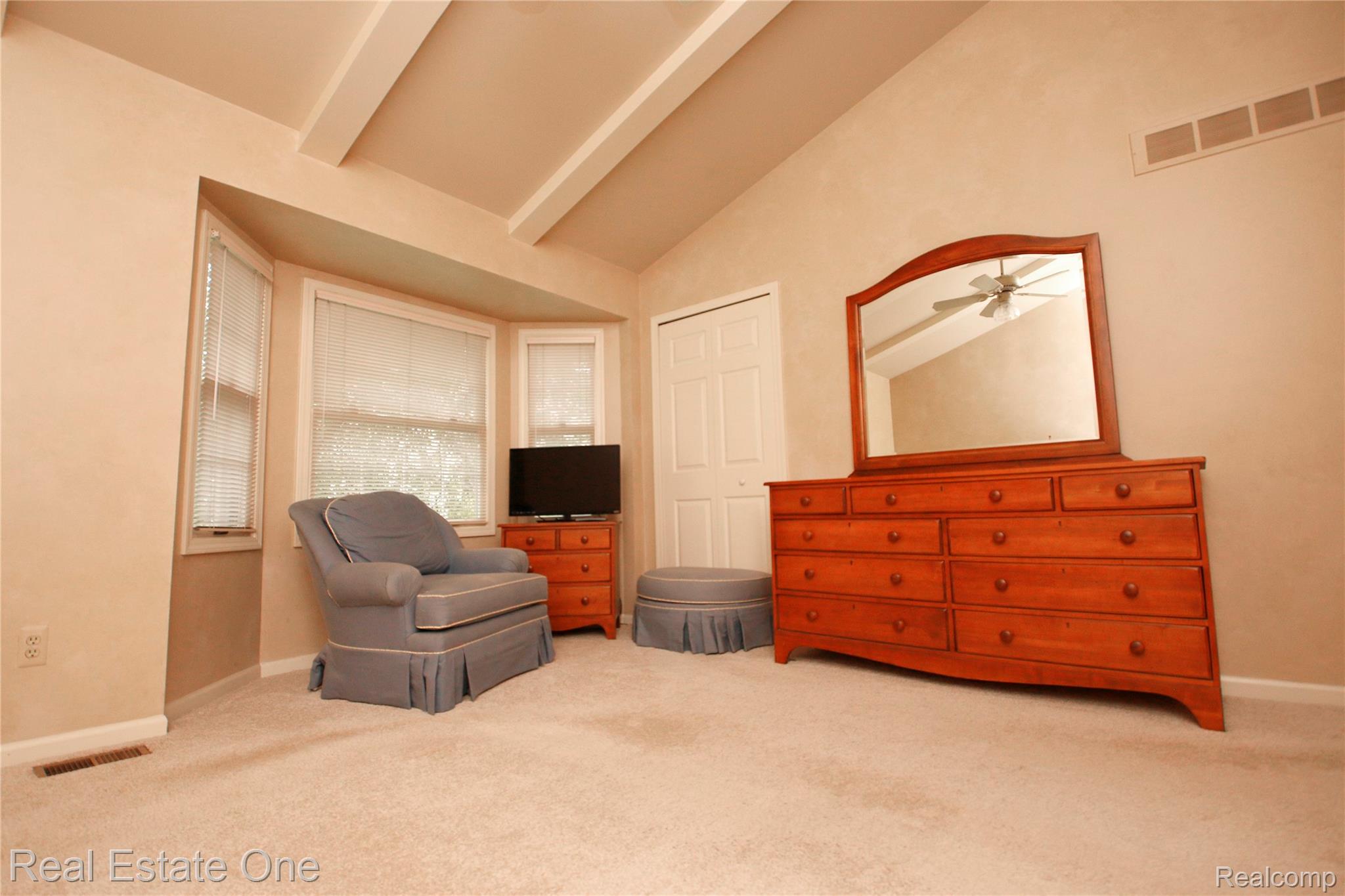 1227 Valley Circle