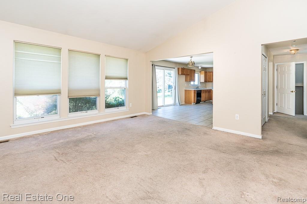 7583 Greenway LN