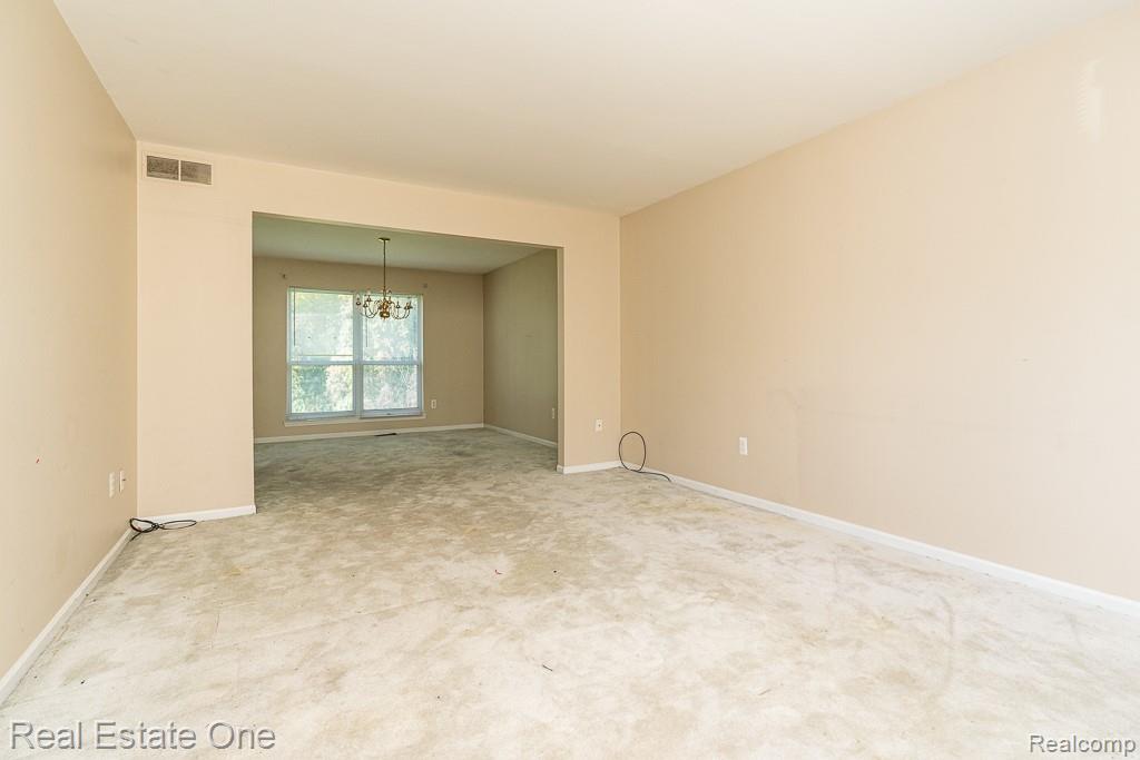 7583 Greenway LN