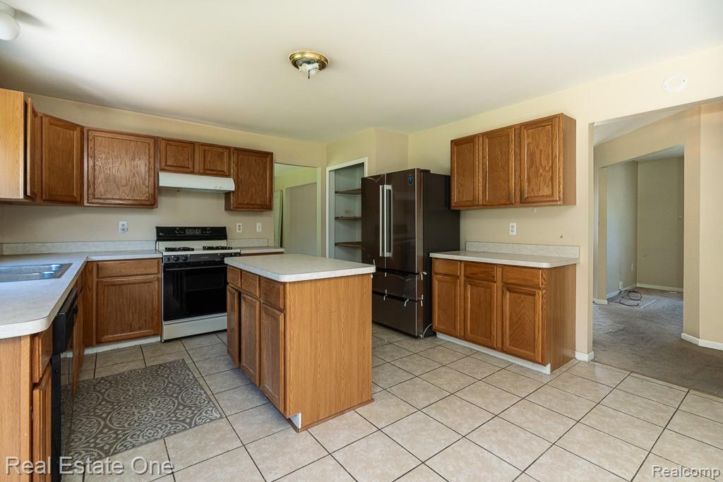 7583 Greenway LN