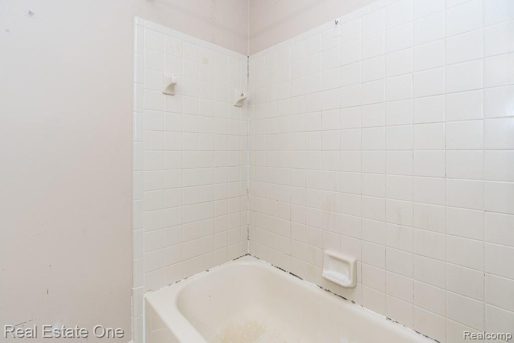 7583 Greenway LN