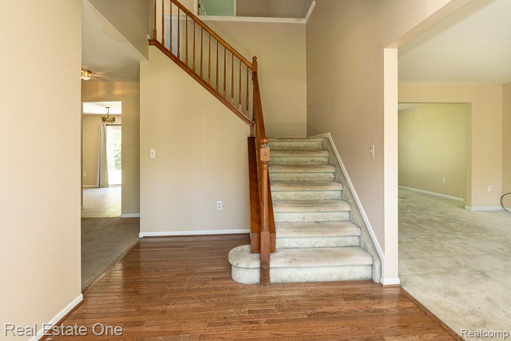 7583 Greenway LN