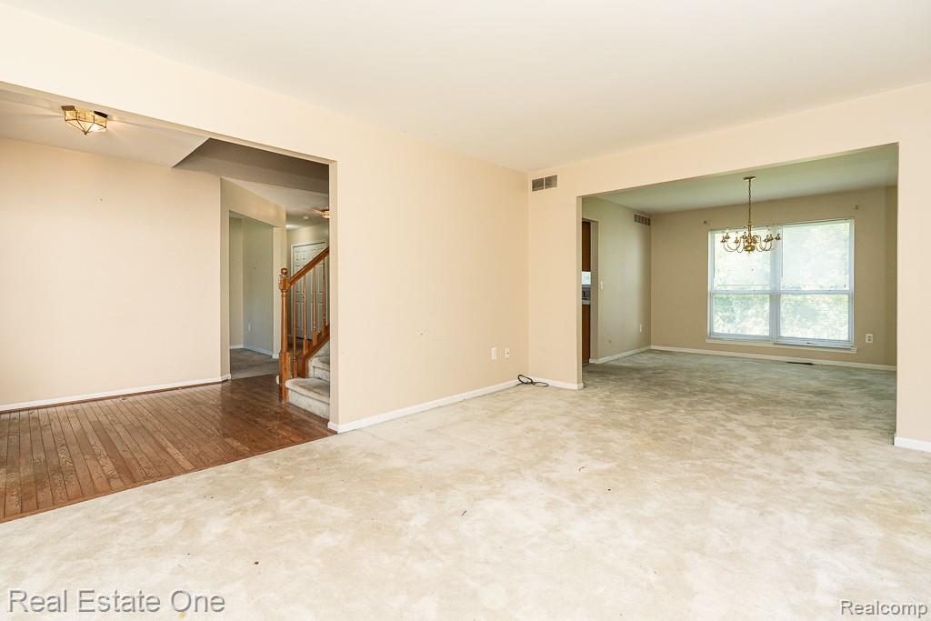 7583 Greenway LN