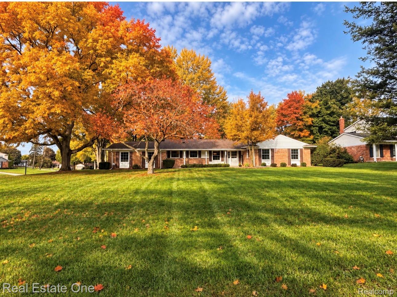 915 Ironstone Dr Rochester Hills MI