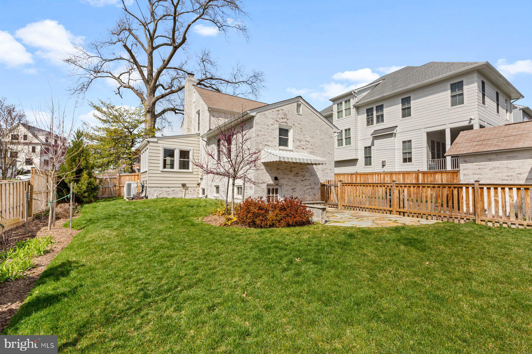 2027 N Utah St