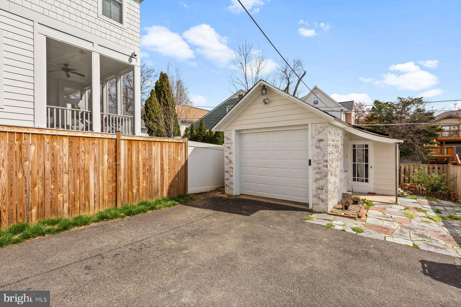 2027 N Utah St