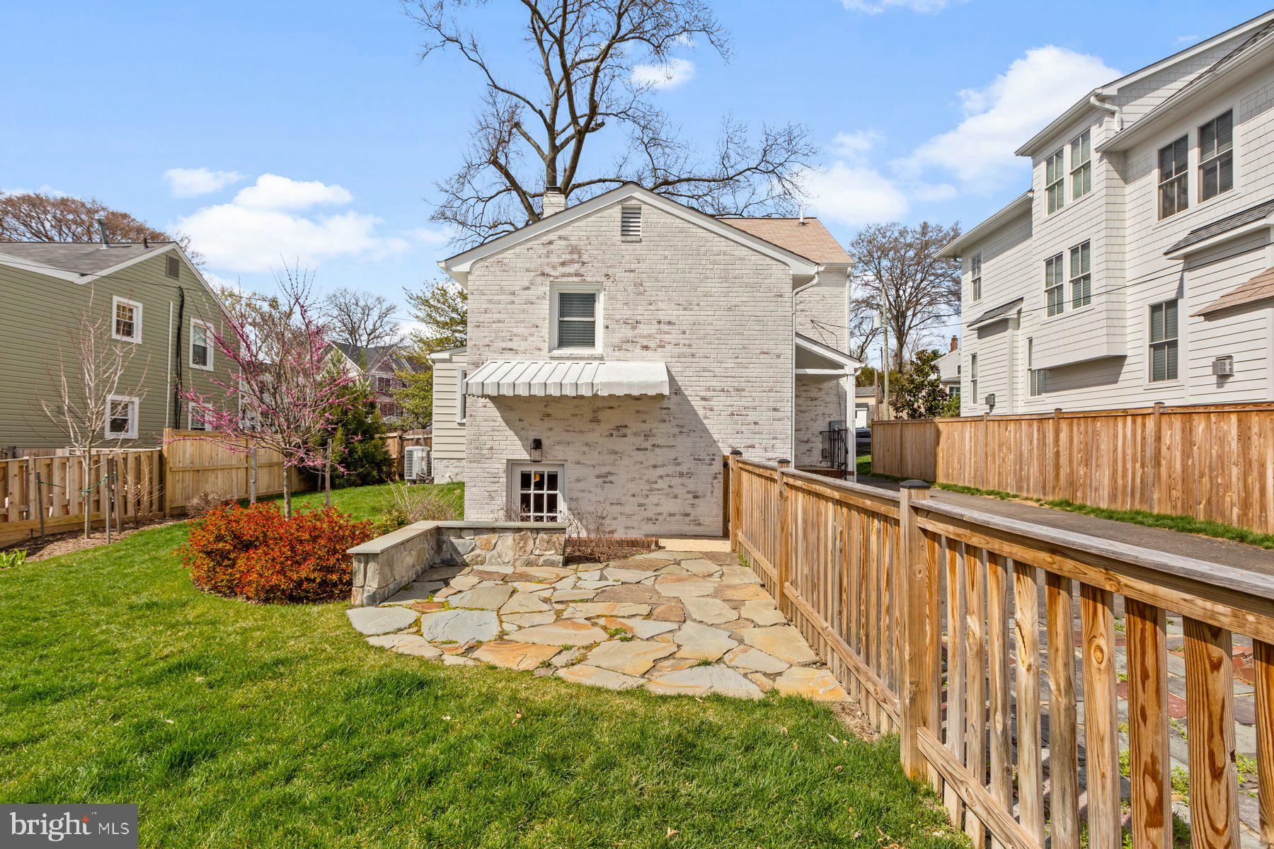 2027 N Utah St
