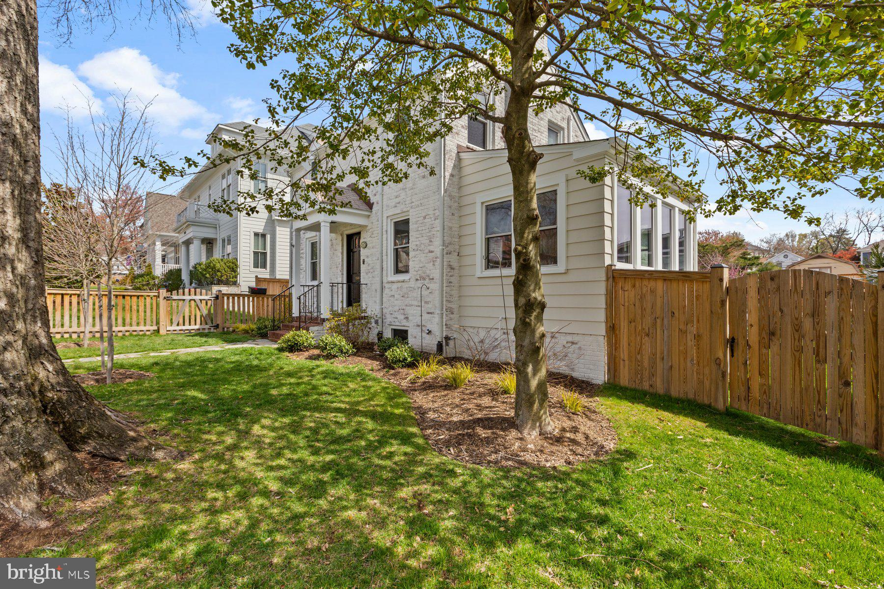 2027 N Utah St