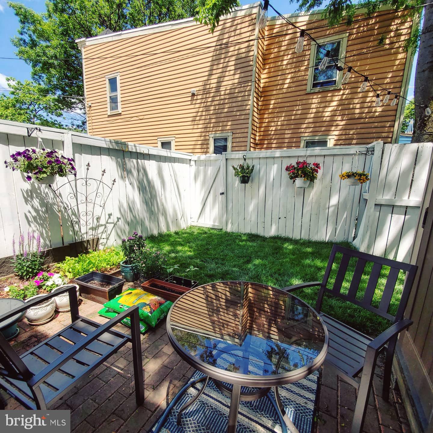 1321 QUEEN STREET