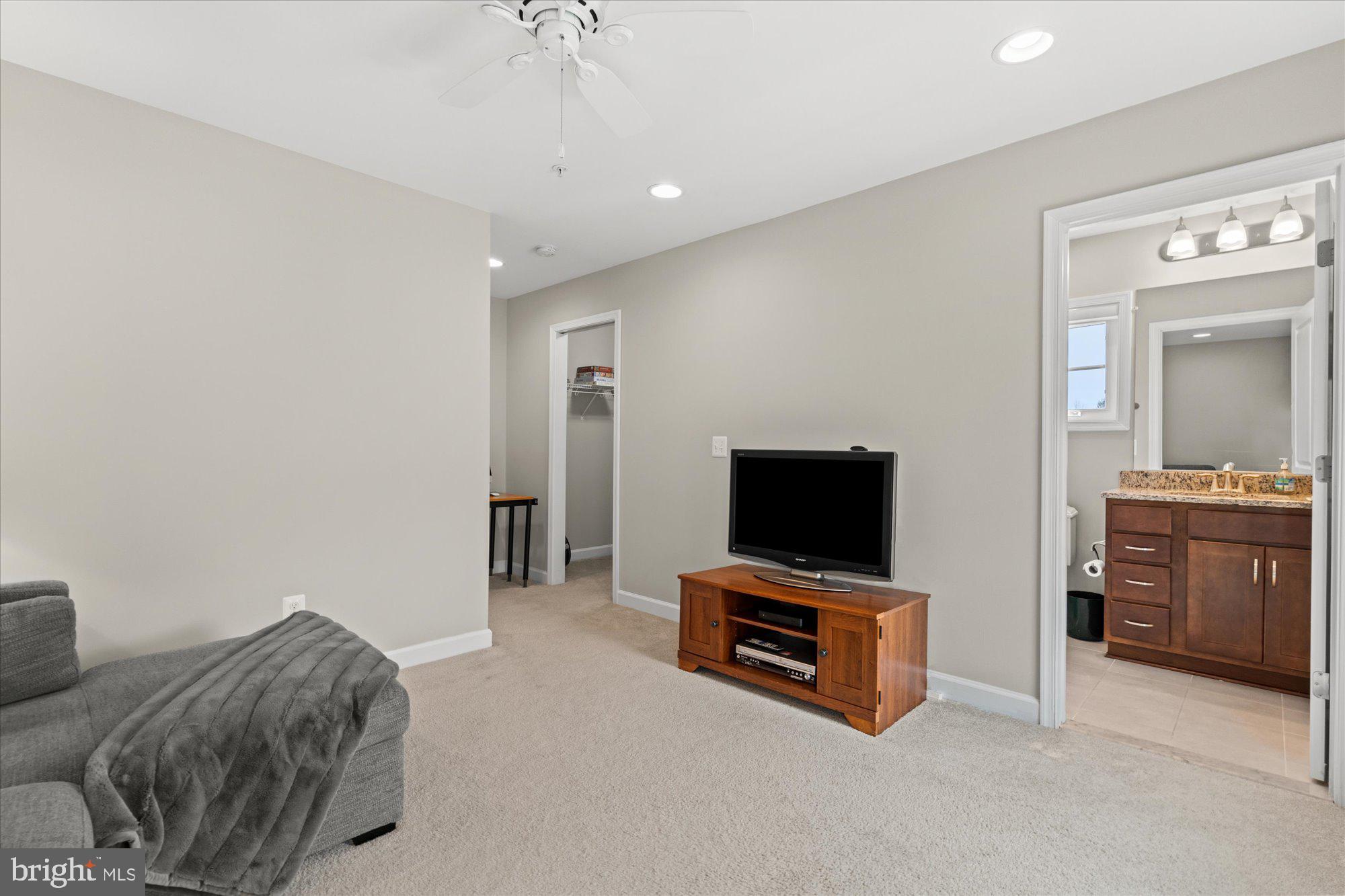 1022 RAILROAD AVENUE 4