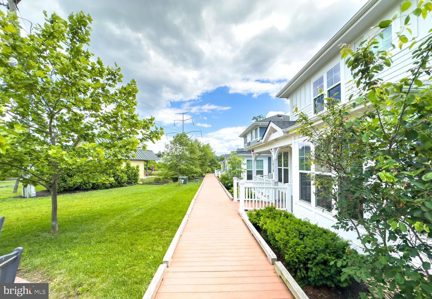 1022 RAILROAD AVENUE 4