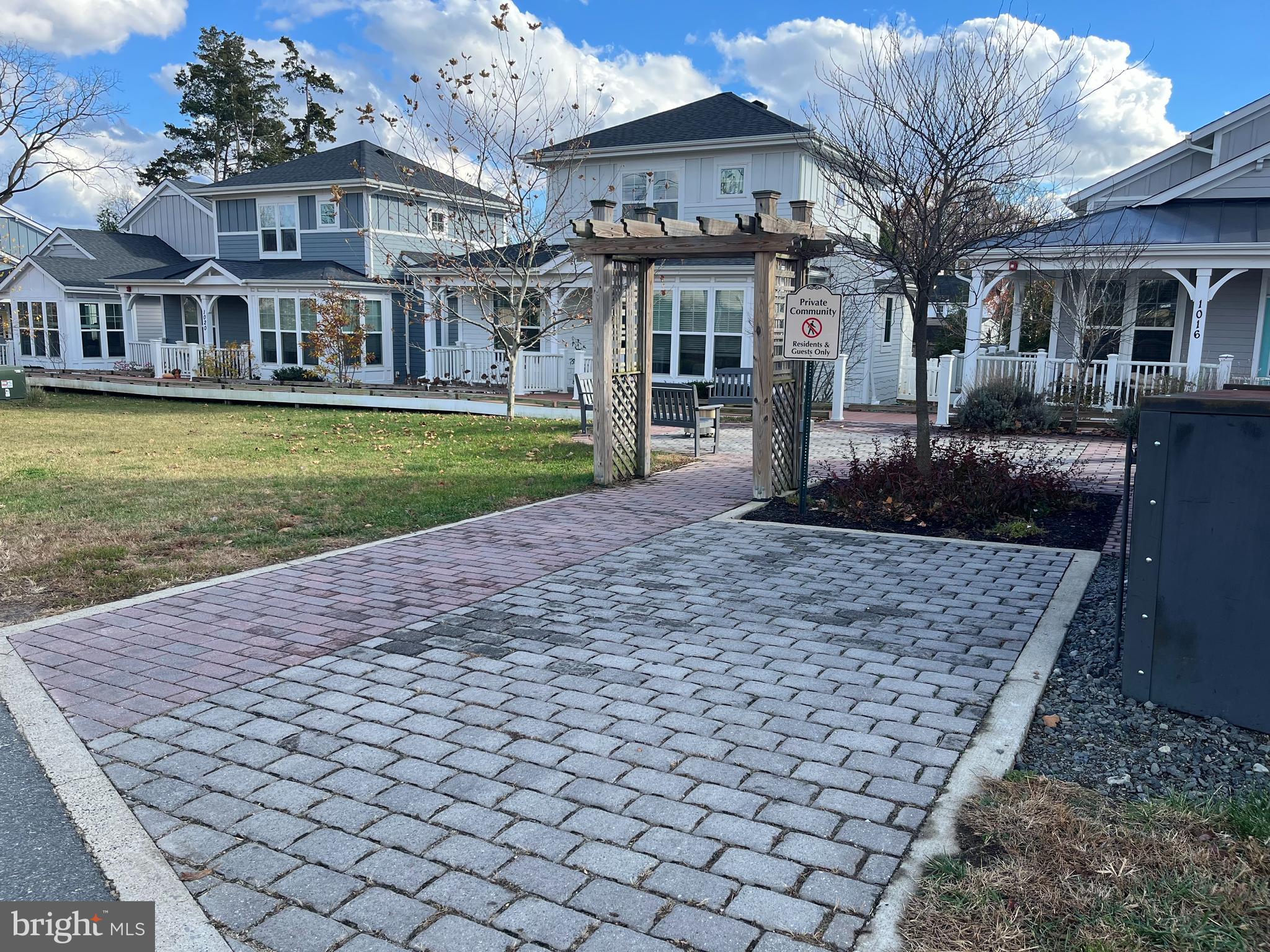 1022 RAILROAD AVENUE 4