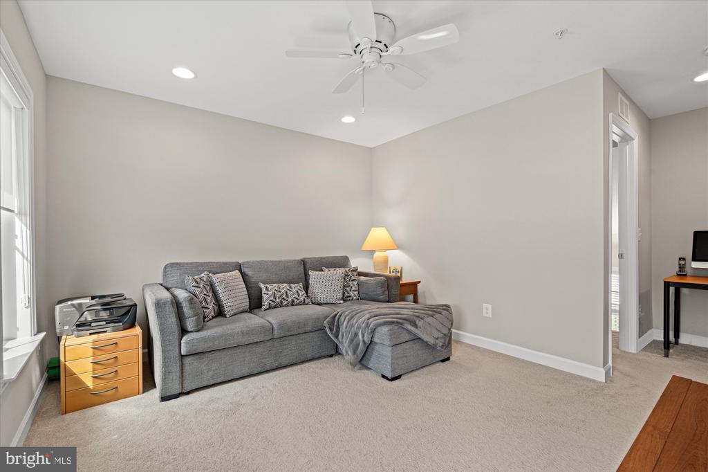 1022 RAILROAD AVENUE 4