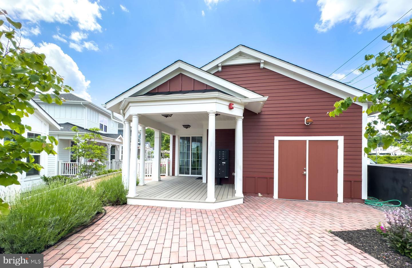 1022 RAILROAD AVENUE 4