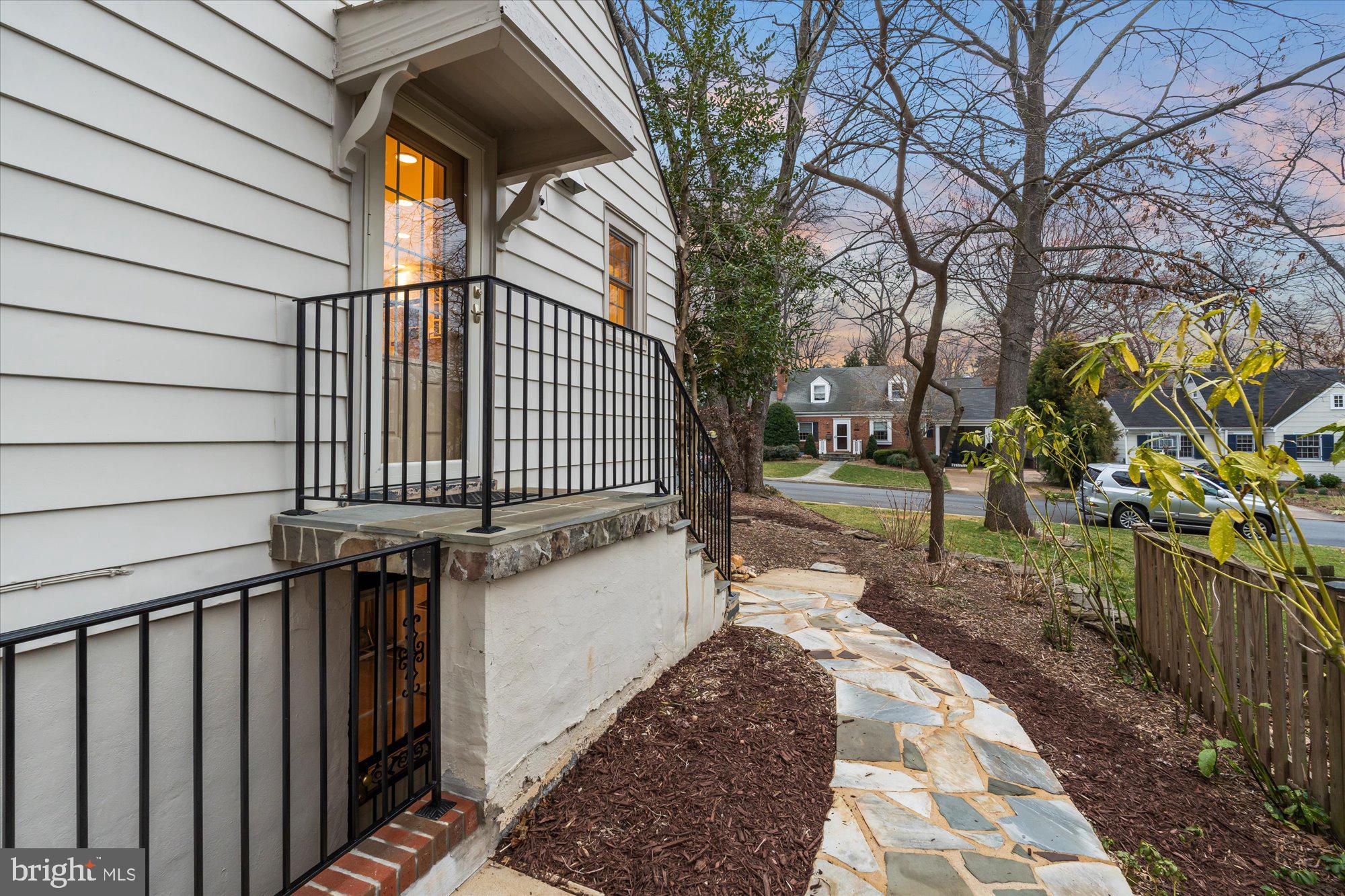2352 Greenwich St