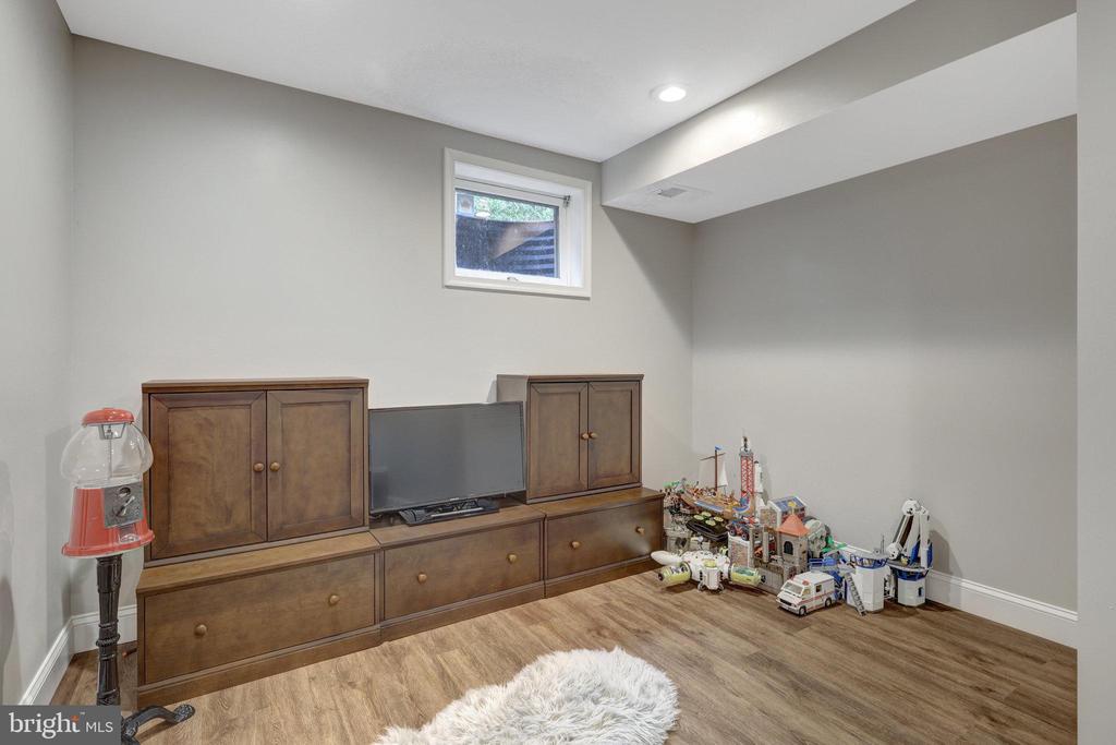 1301 Brookdale Ter