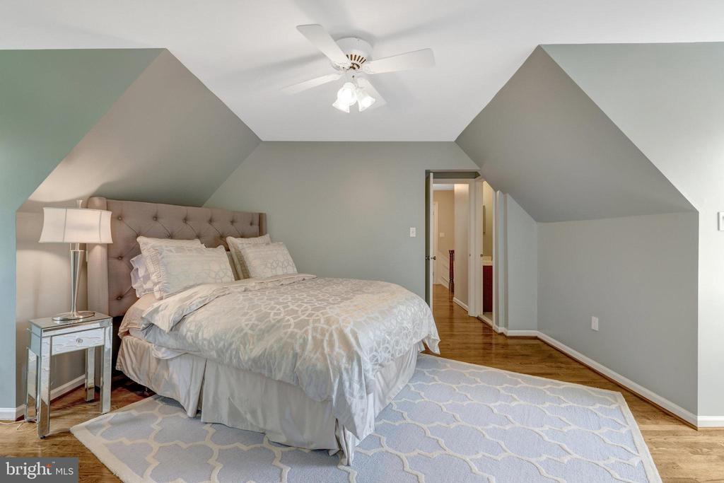 1301 Brookdale Ter
