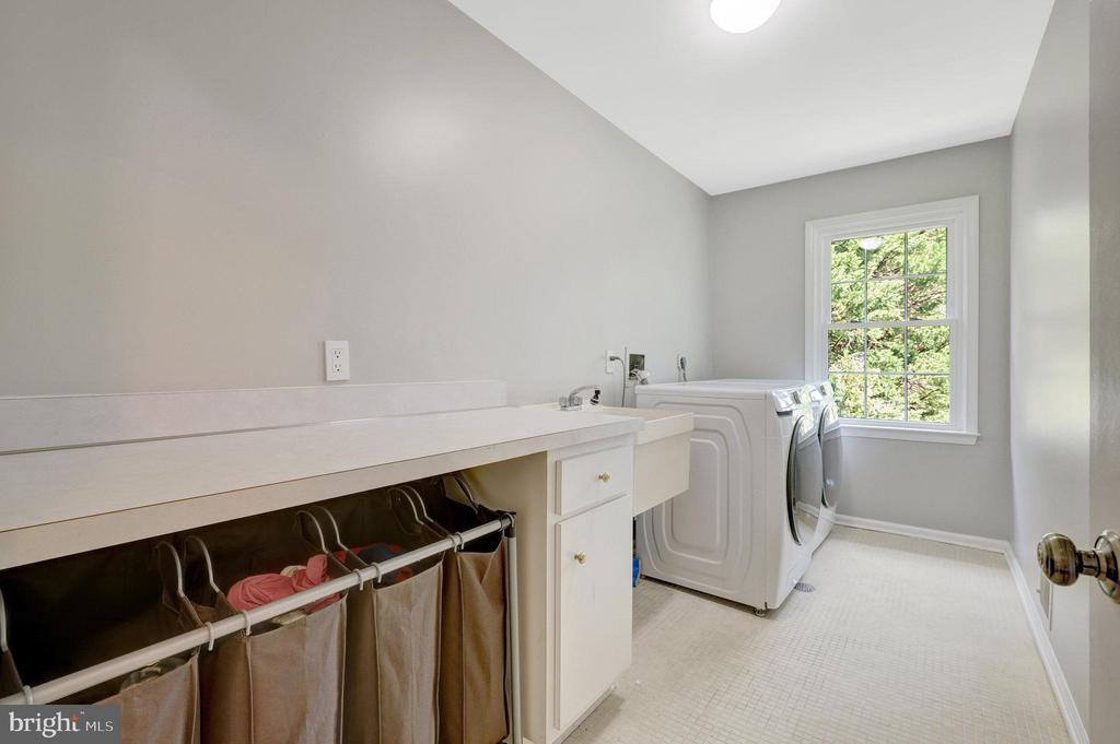 1301 Brookdale Ter
