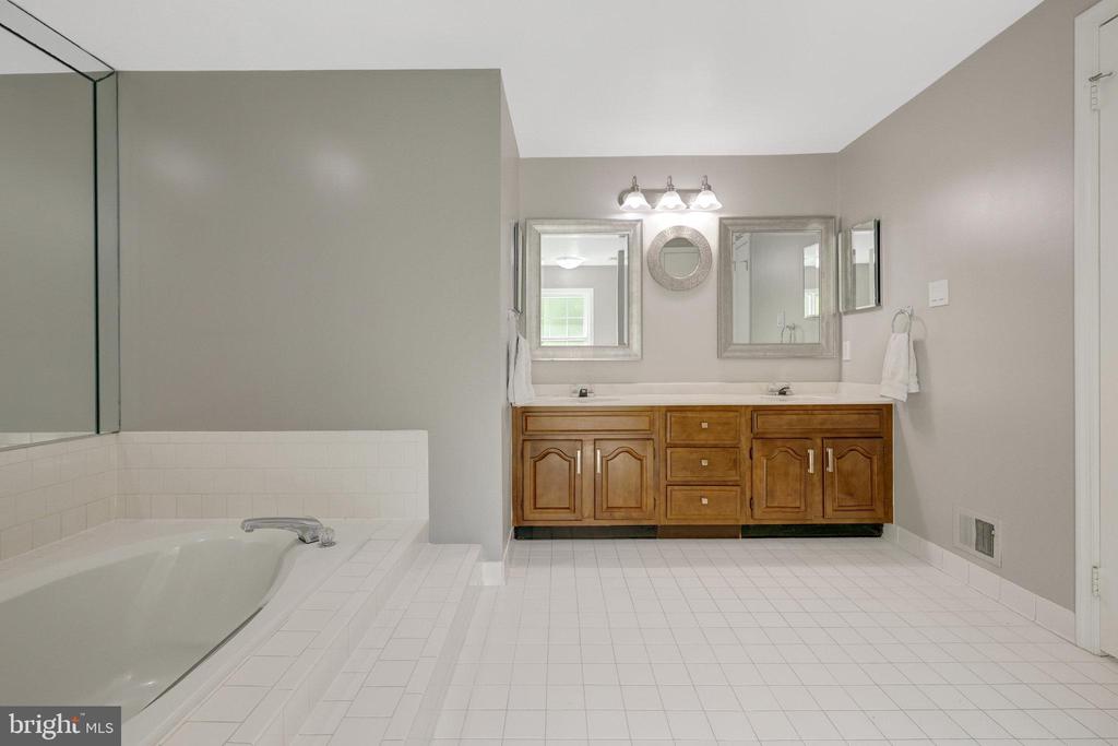 1301 Brookdale Ter