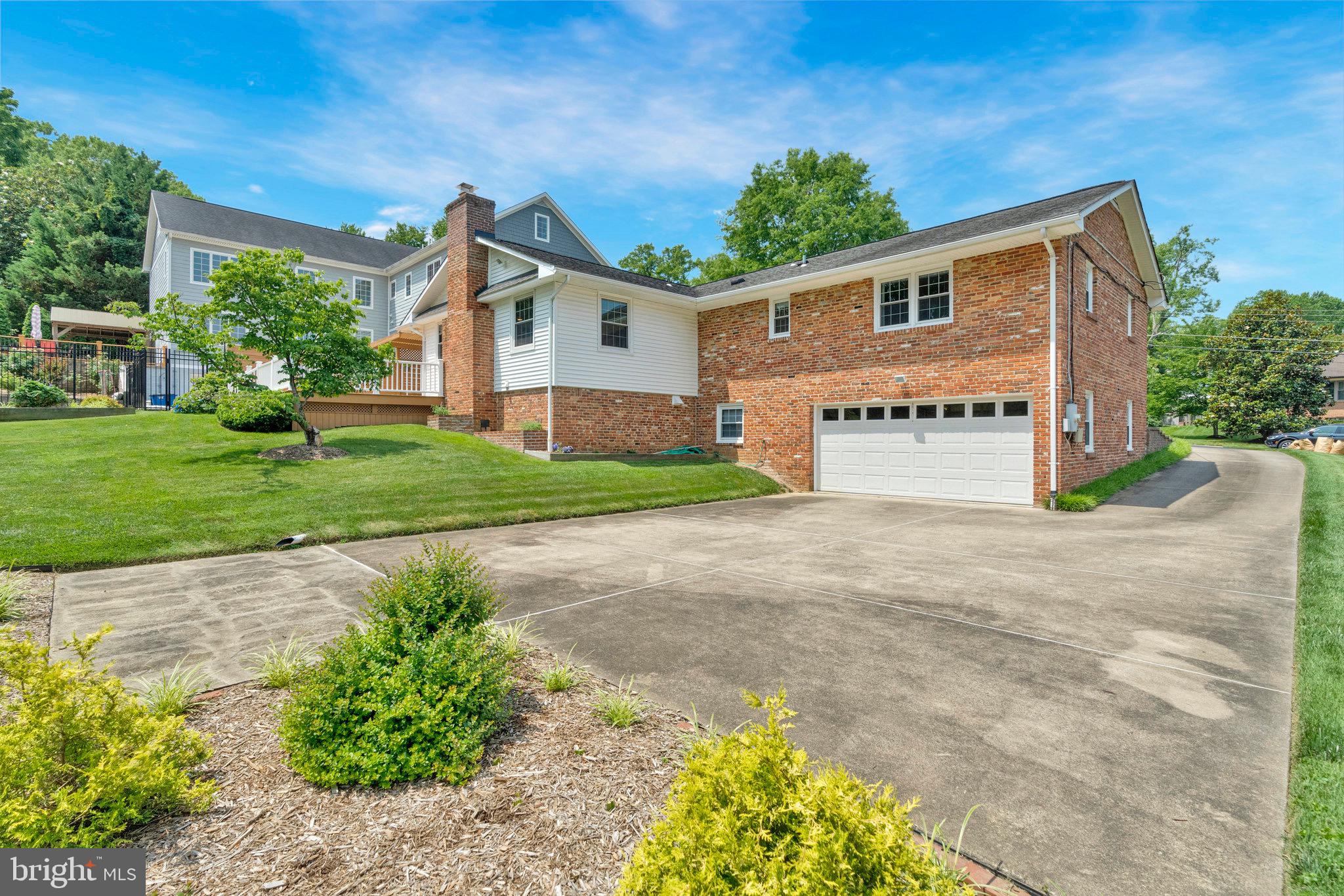 1441 Colleen Ln