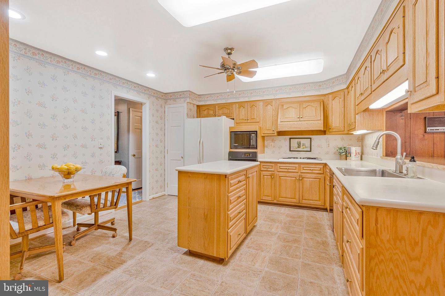 1441 Colleen Ln