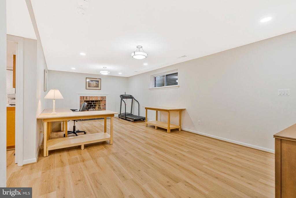 1441 Colleen Ln
