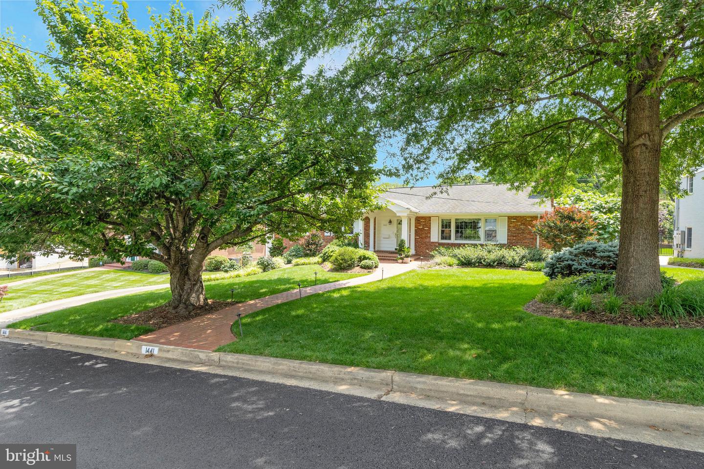 1441 Colleen Ln