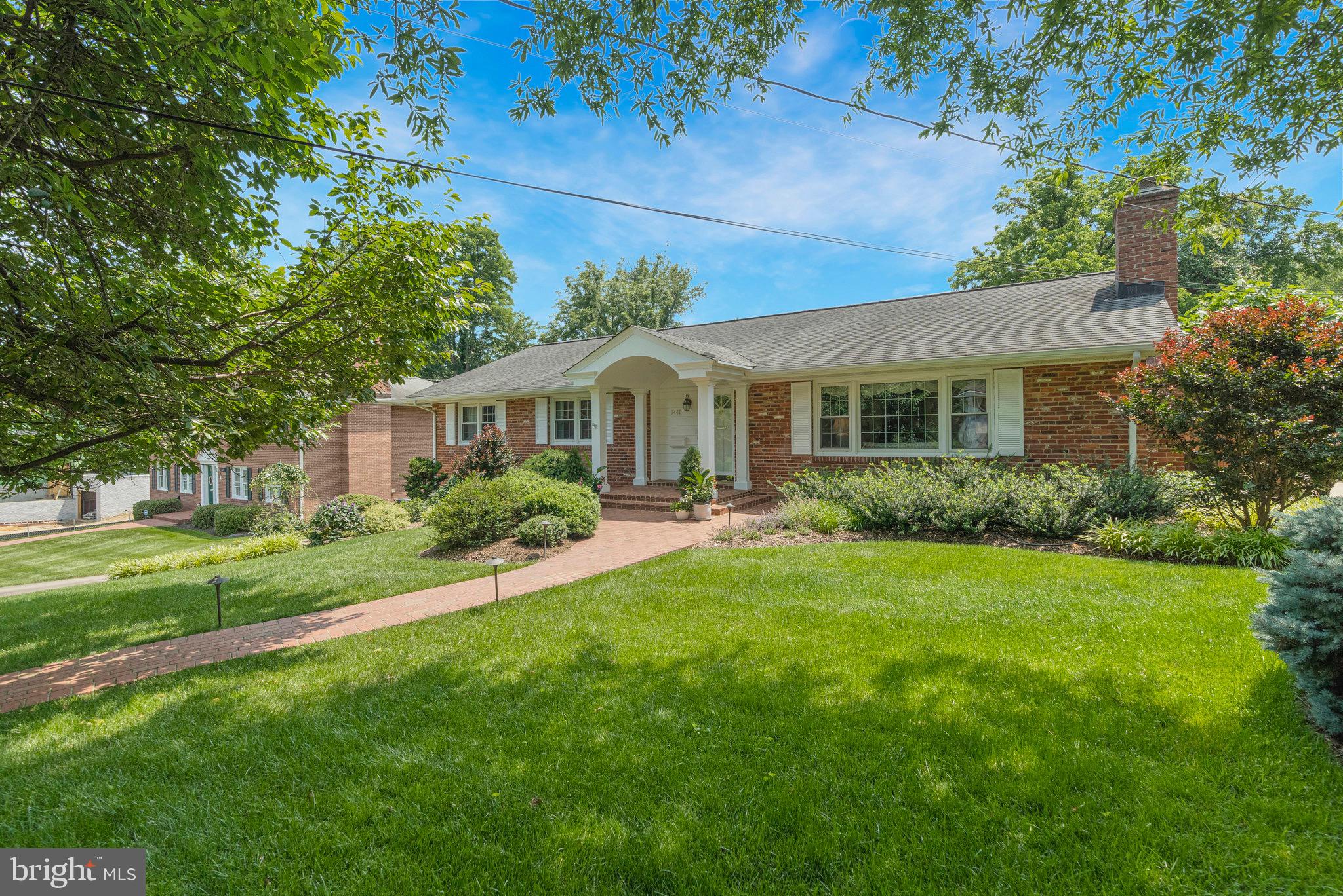 1441 Colleen Ln
