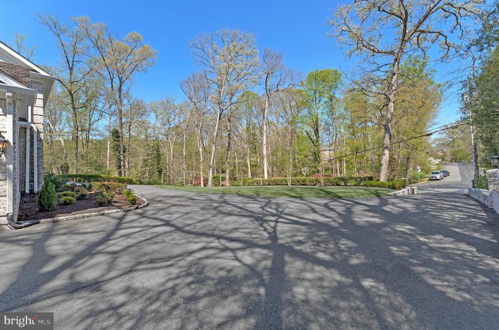 8611 BROOK ROAD