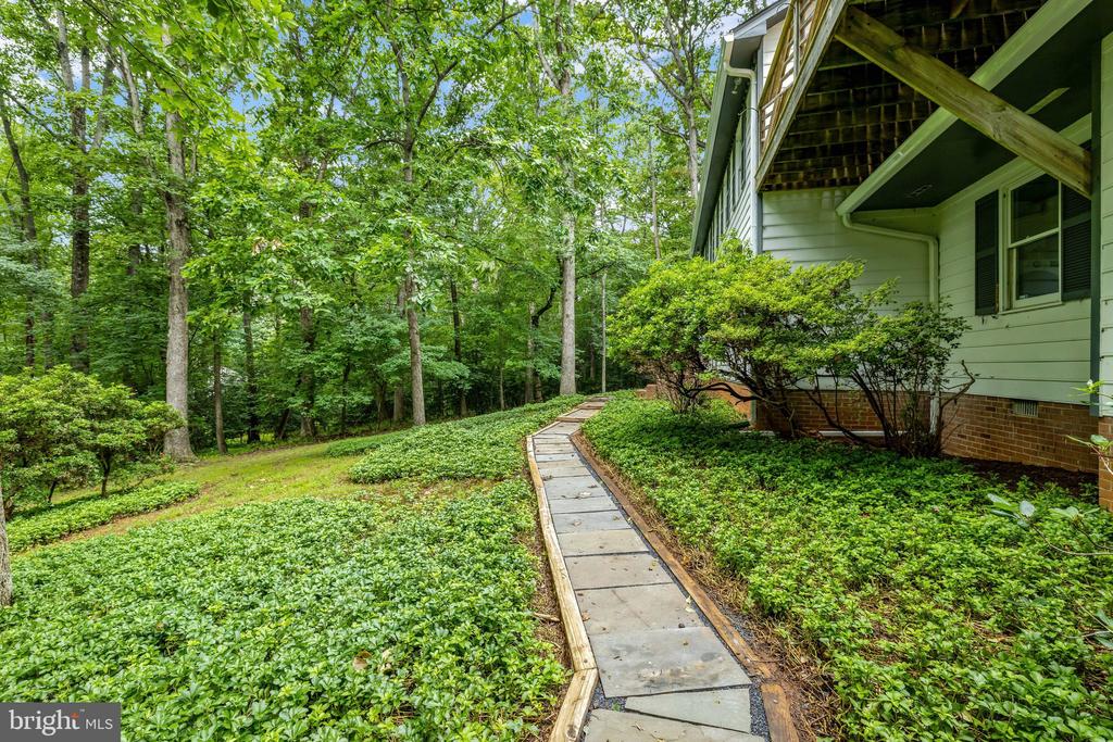1132 SPRINGVALE ROAD