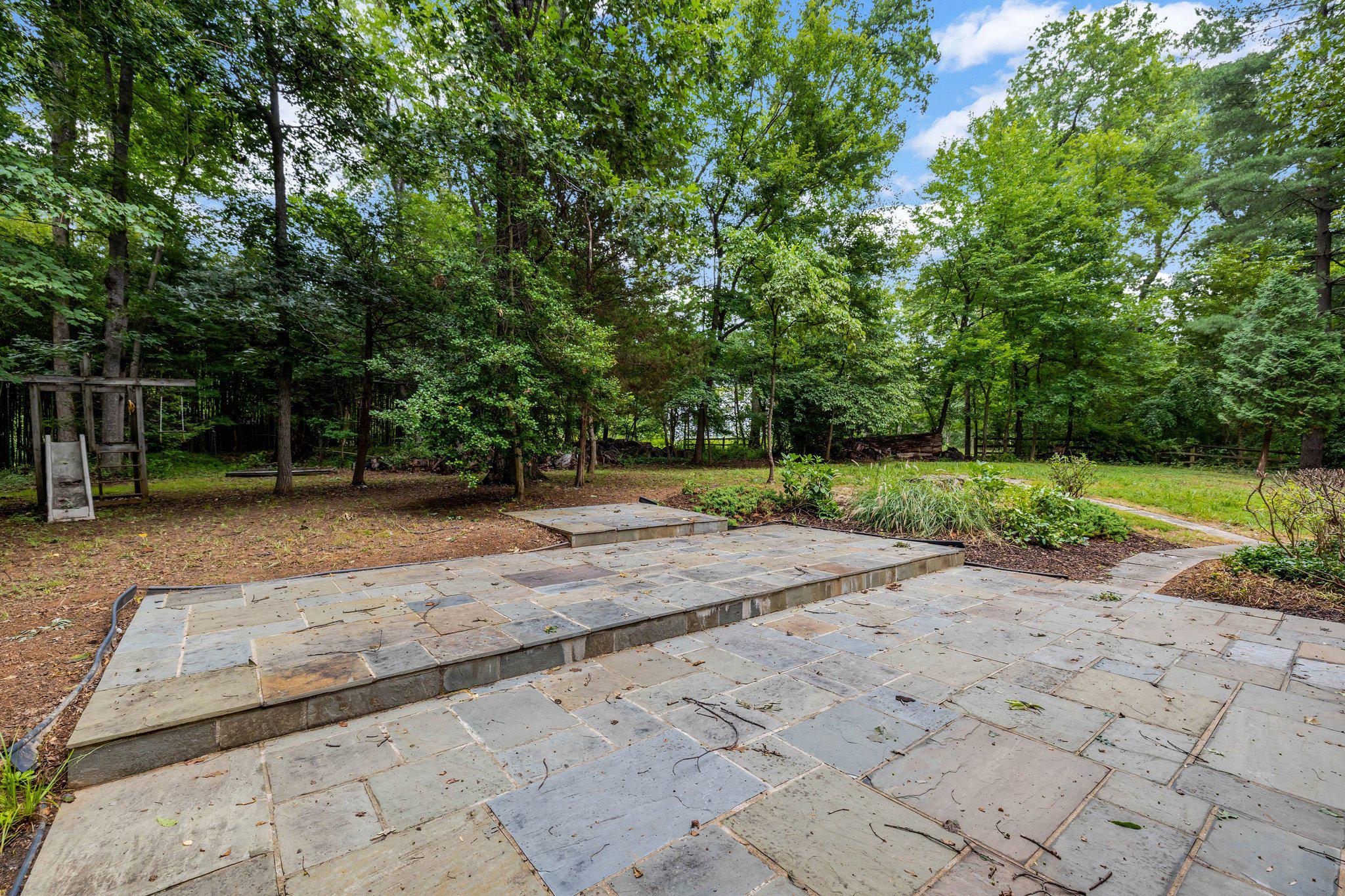 1132 SPRINGVALE ROAD