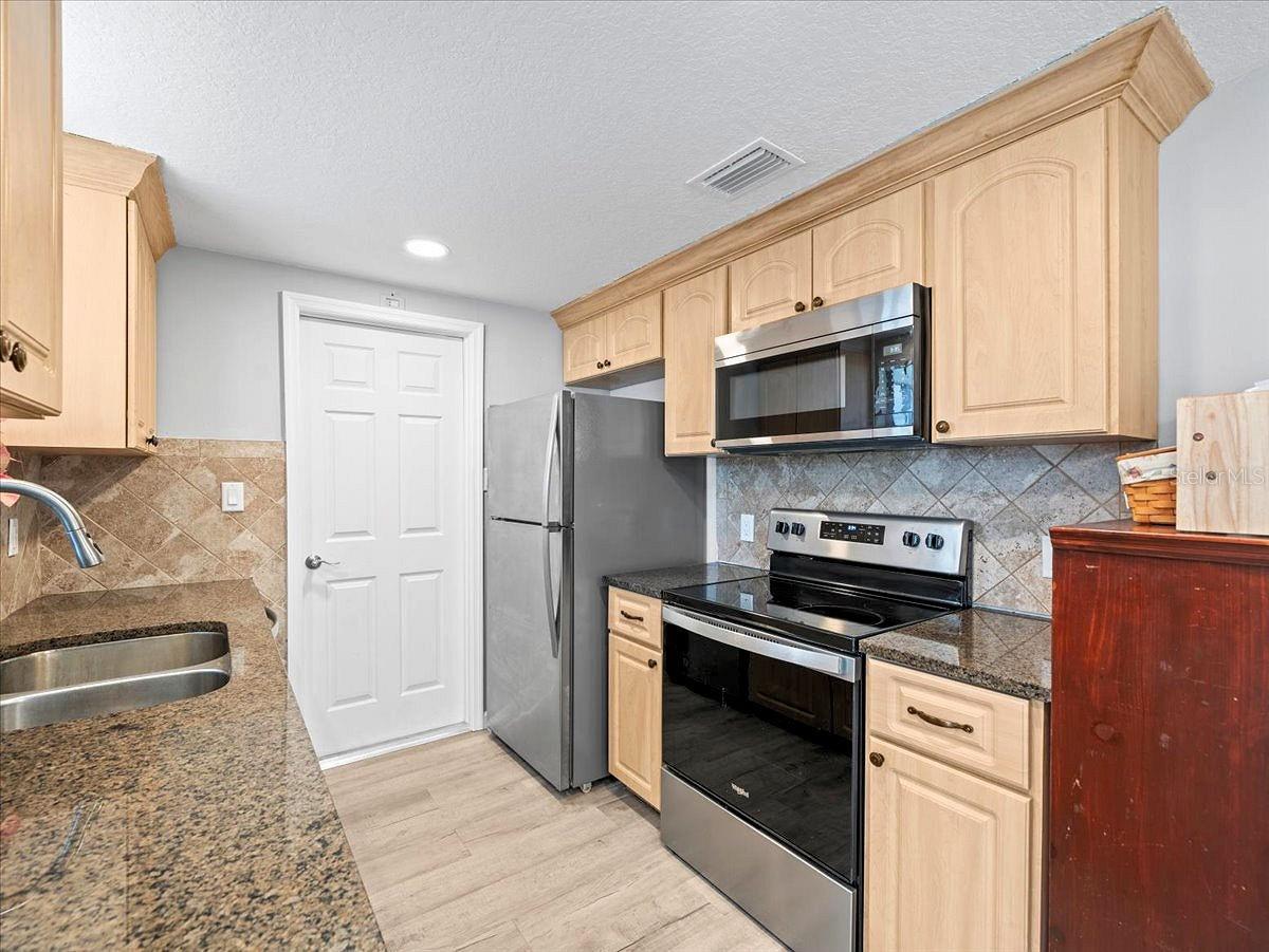 7200 PALISADE DR