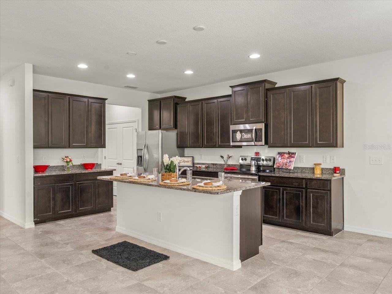 5715 HEVENA CT
