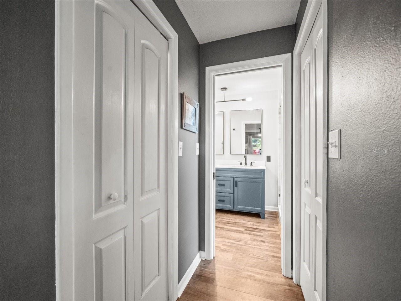 995 ROLLING HILLS DR