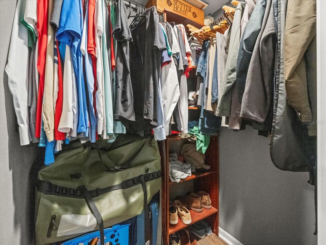 995 ROLLING HILLS DR