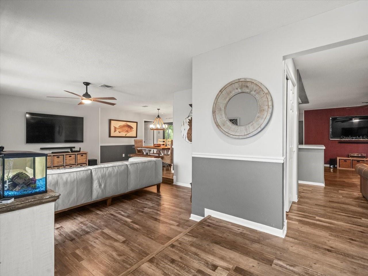 995 ROLLING HILLS DR