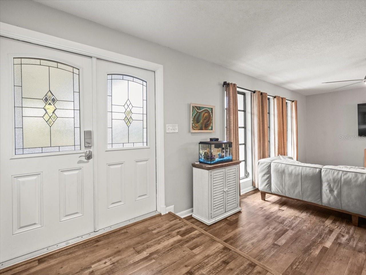 995 ROLLING HILLS DR