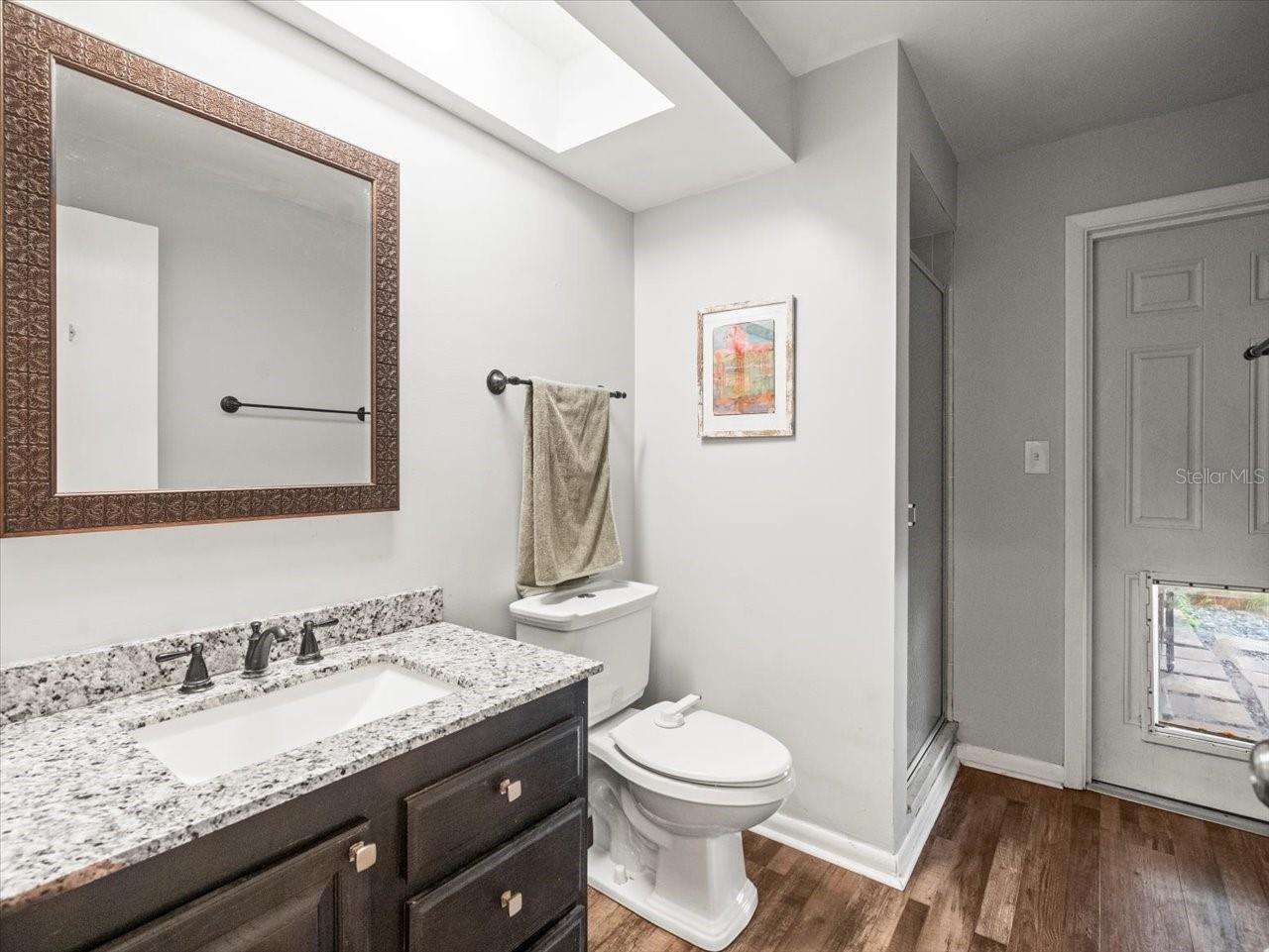 995 ROLLING HILLS DR